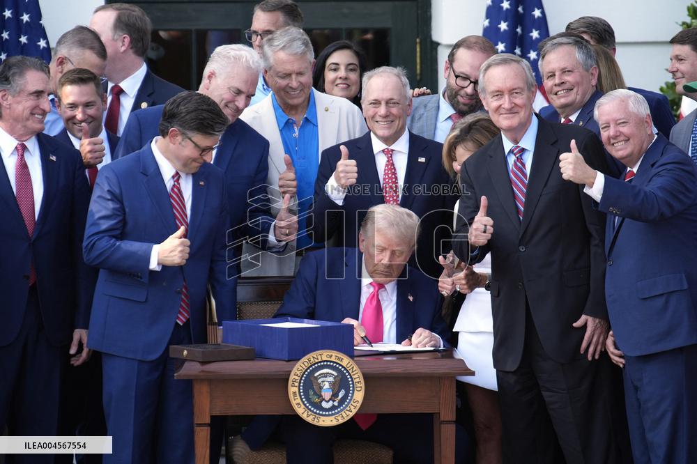 Donald Trump signs "Big Beautiful Bill" - Washington