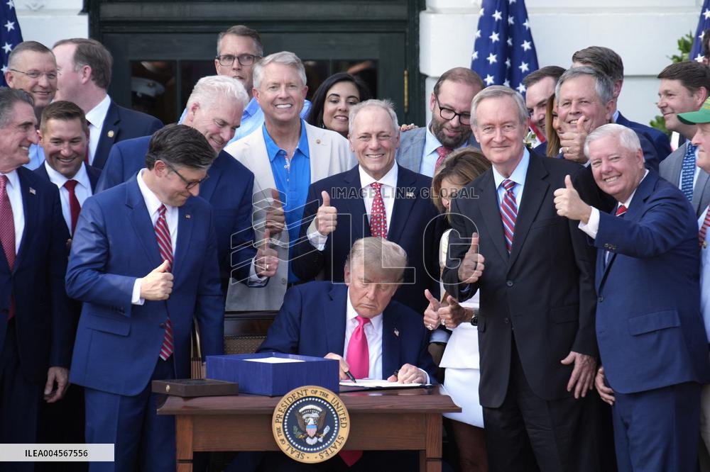 Donald Trump signs "Big Beautiful Bill" - Washington