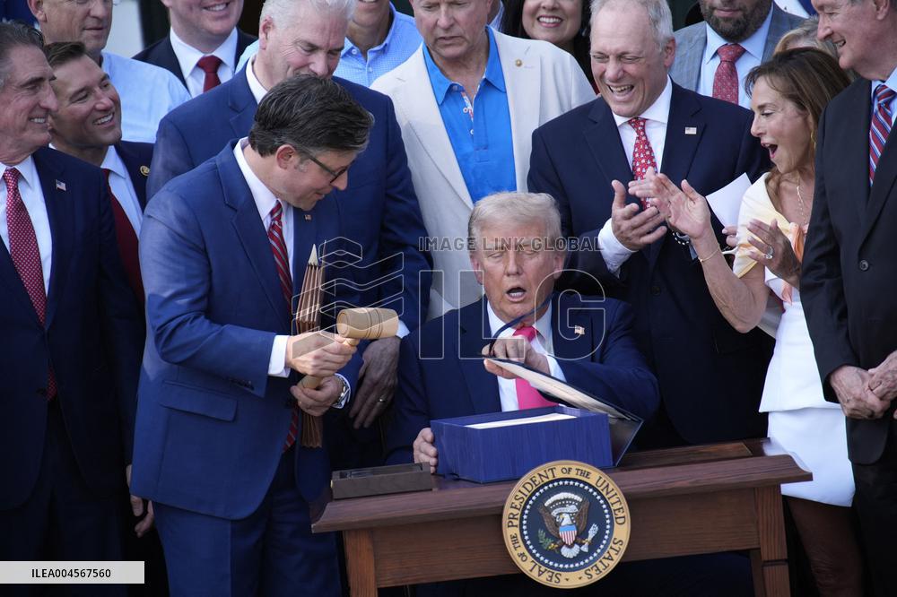 Donald Trump signs "Big Beautiful Bill" - Washington