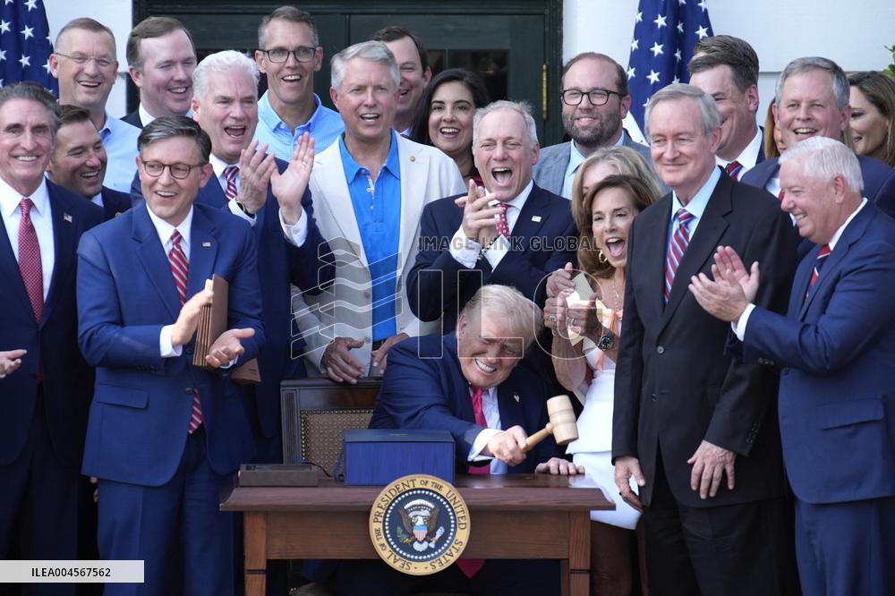 Donald Trump signs "Big Beautiful Bill" - Washington