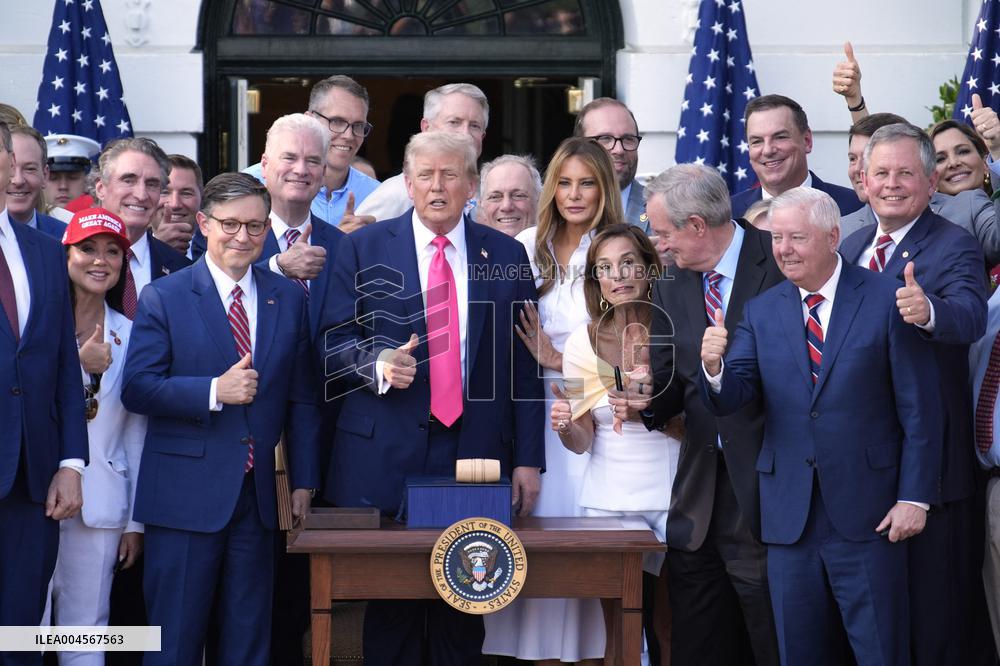 Donald Trump signs "Big Beautiful Bill" - Washington
