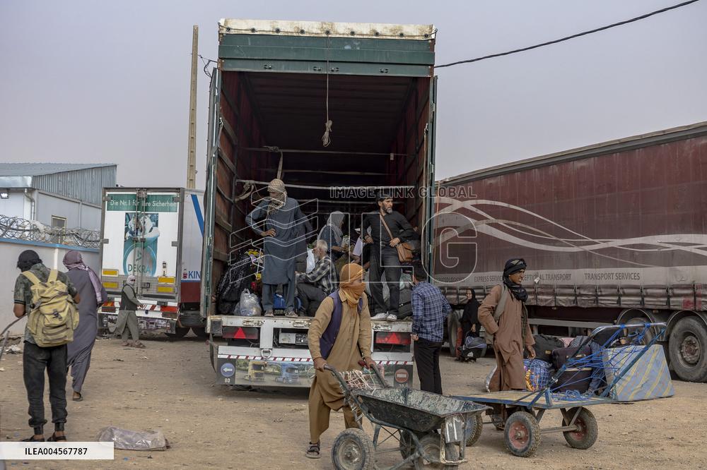 Afghan Immigrants Expelled From Iran - Herat