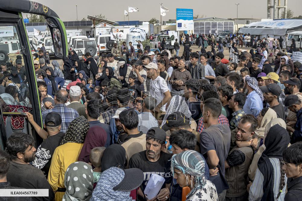 Afghan Immigrants Expelled From Iran - Herat