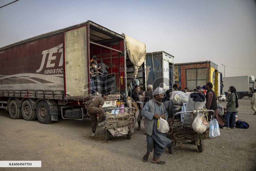 Afghan Immigrants Expelled From Iran - Herat