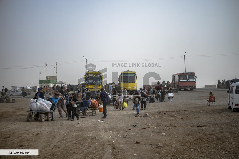 Afghan Immigrants Expelled From Iran - Herat