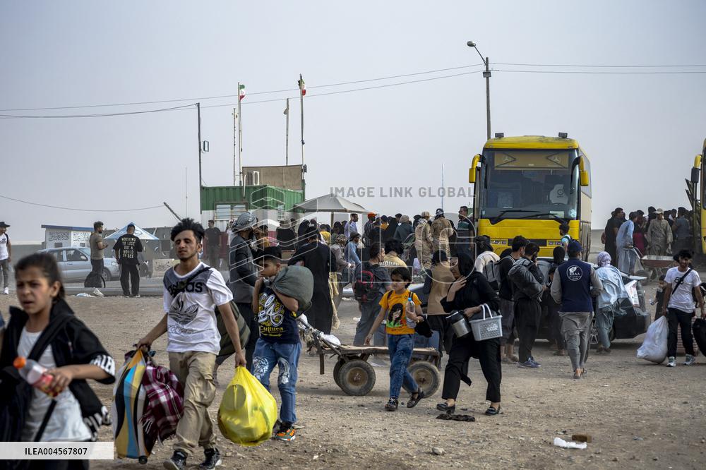 Afghan Immigrants Expelled From Iran - Herat