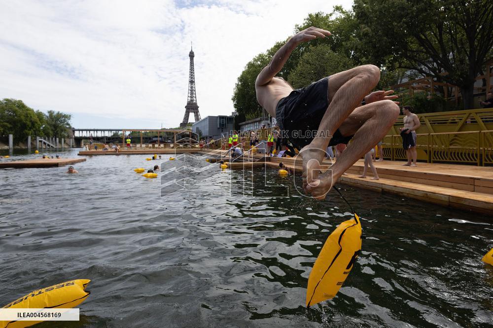 Opening day of the Grenelle Seine bathing site - Paris RL