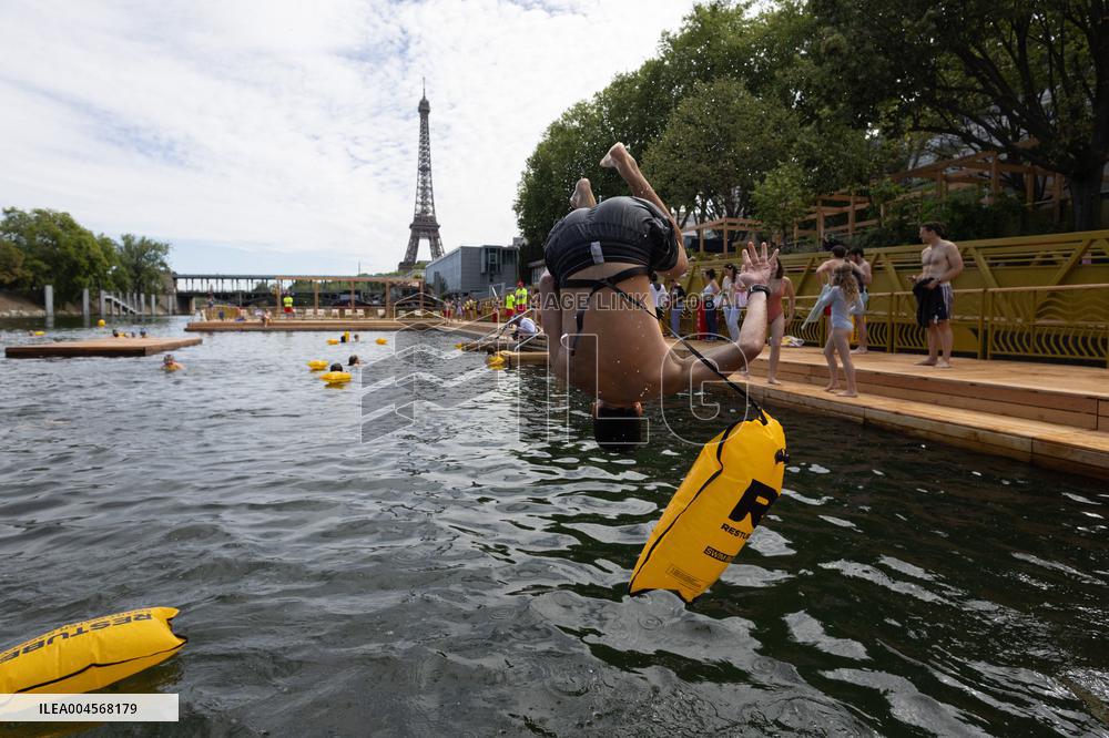 Opening day of the Grenelle Seine bathing site - Paris RL