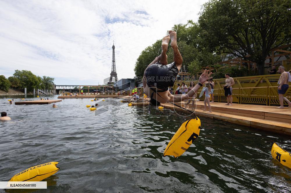 Opening day of the Grenelle Seine bathing site - Paris RL