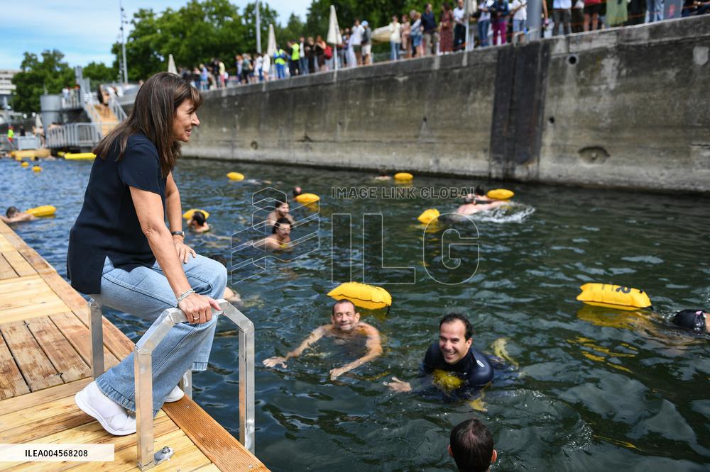 Opening Day Of The Grenelle Seine Bathing Site - Paris