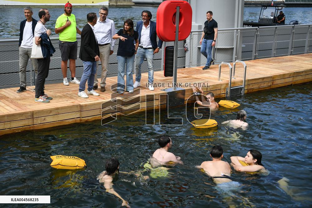 Opening Day Of The Grenelle Seine Bathing Site - Paris