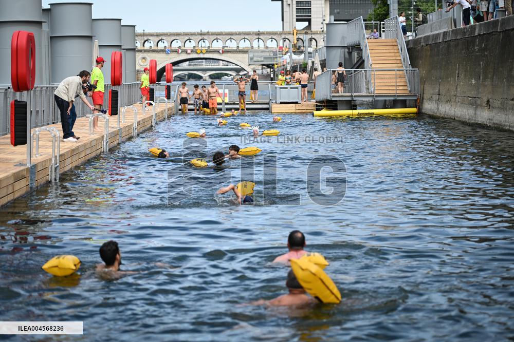 Opening Day Of The Grenelle Seine Bathing Site - Paris