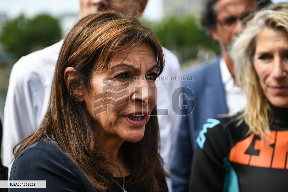 Opening Day Of The Grenelle Seine Bathing Site - Paris