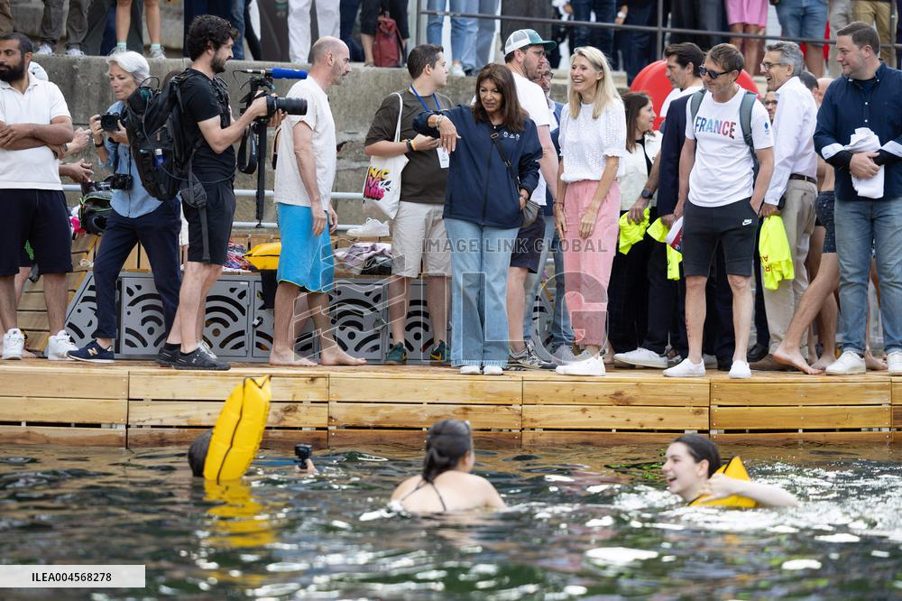 Opening day of the Pont Marie Seine bathing site - Paris RL