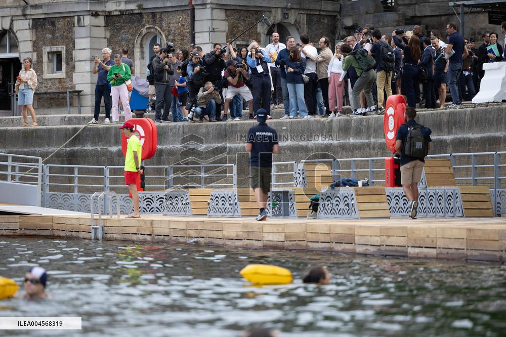 Opening day of the Pont Marie Seine bathing site - Paris RL