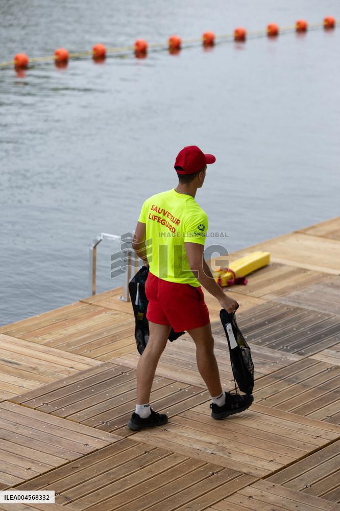Opening day of the Pont Marie Seine bathing site - Paris RL