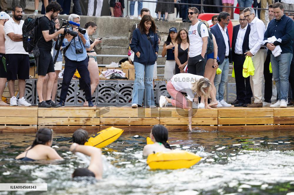 Opening day of the Pont Marie Seine bathing site - Paris RL