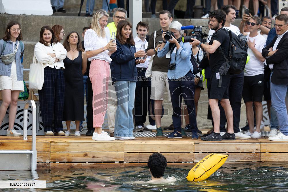 Opening day of the Pont Marie Seine bathing site - Paris RL
