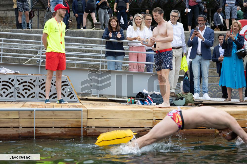 Opening day of the Pont Marie Seine bathing site - Paris RL