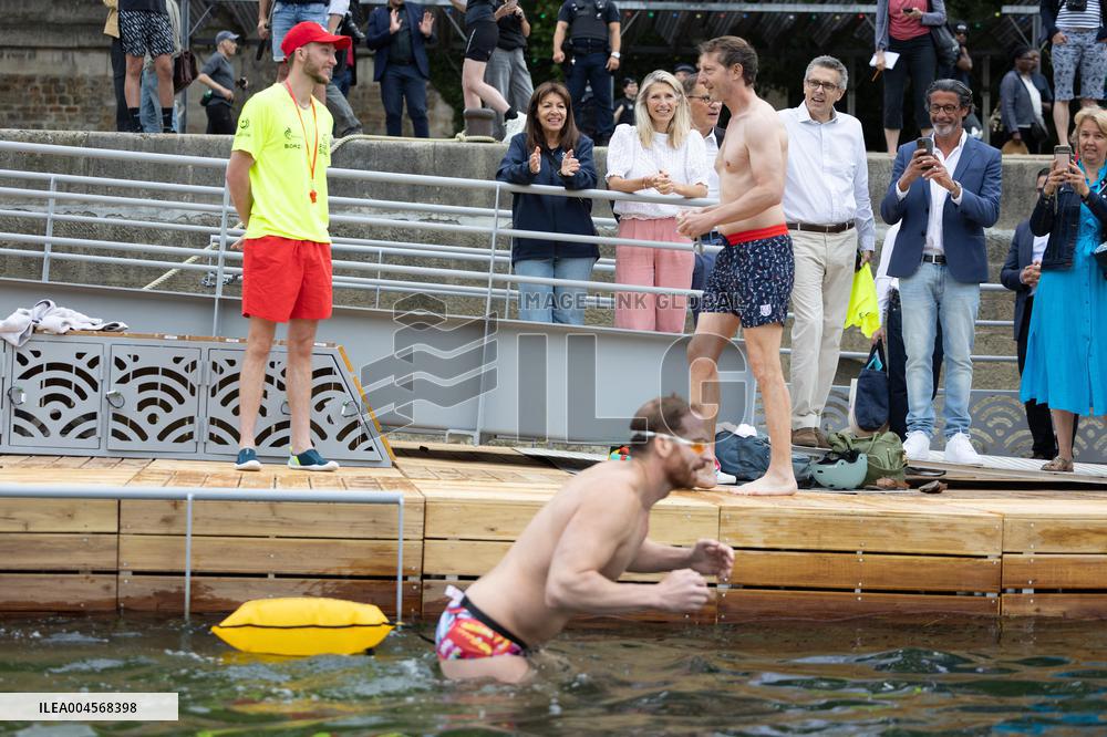 Opening day of the Pont Marie Seine bathing site - Paris RL