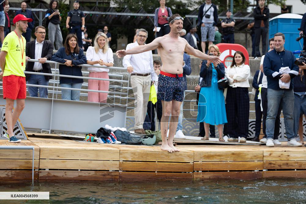 Opening day of the Pont Marie Seine bathing site - Paris RL