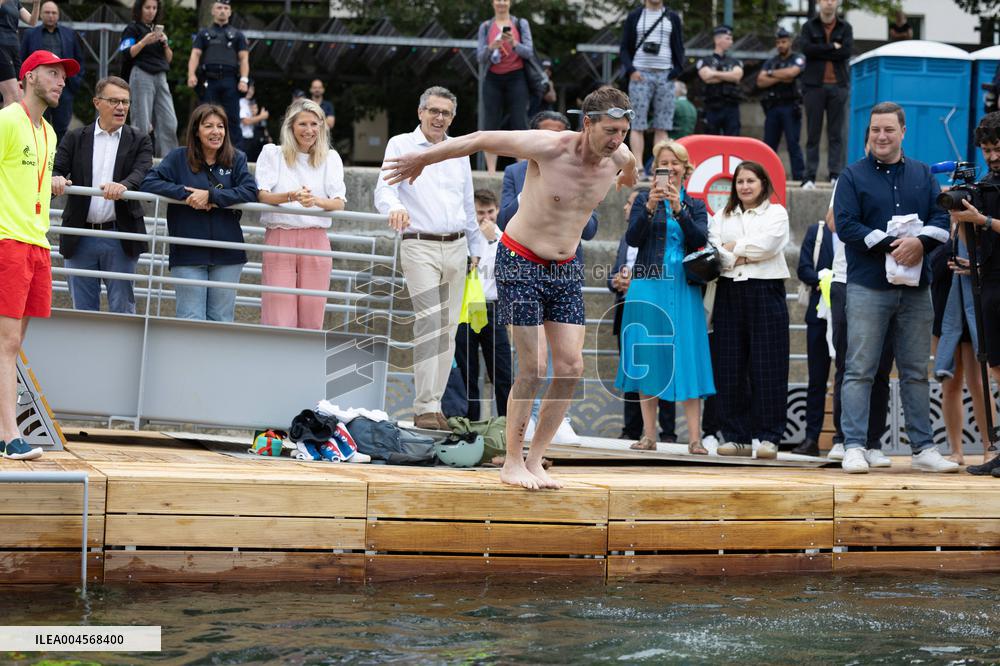 Opening day of the Pont Marie Seine bathing site - Paris RL