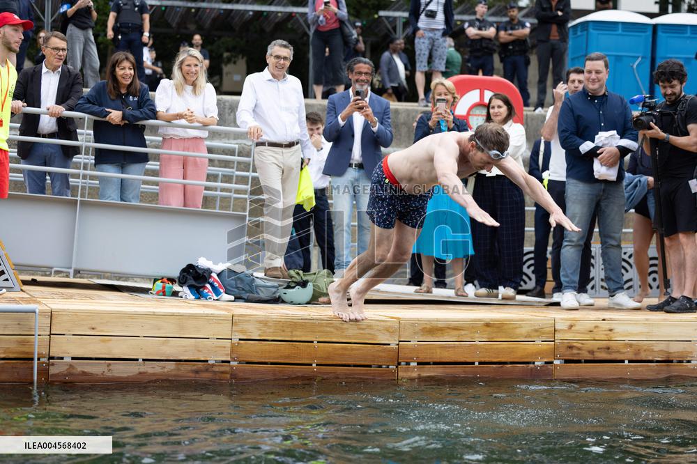 Opening day of the Pont Marie Seine bathing site - Paris RL