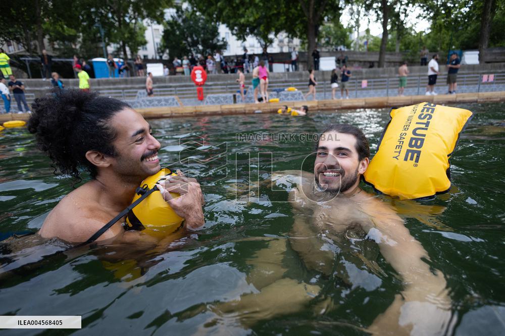 Opening day of the Pont Marie Seine bathing site - Paris RL