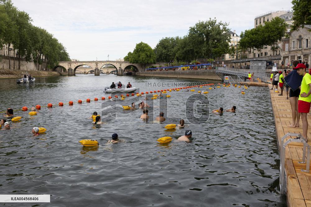 Opening day of the Pont Marie Seine bathing site - Paris RL