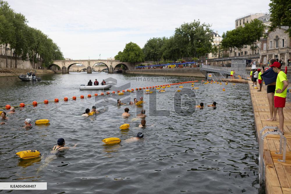 Opening day of the Pont Marie Seine bathing site - Paris RL