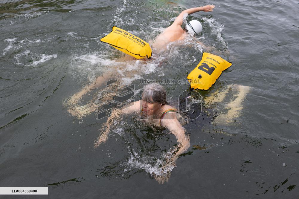 Opening day of the Pont Marie Seine bathing site - Paris RL