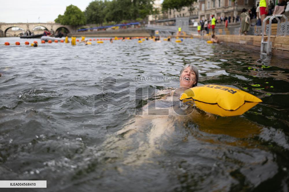 Opening day of the Pont Marie Seine bathing site - Paris RL