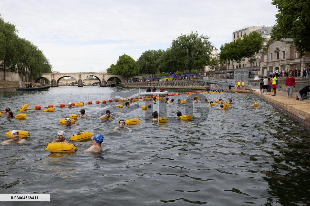 Opening day of the Pont Marie Seine bathing site - Paris RL