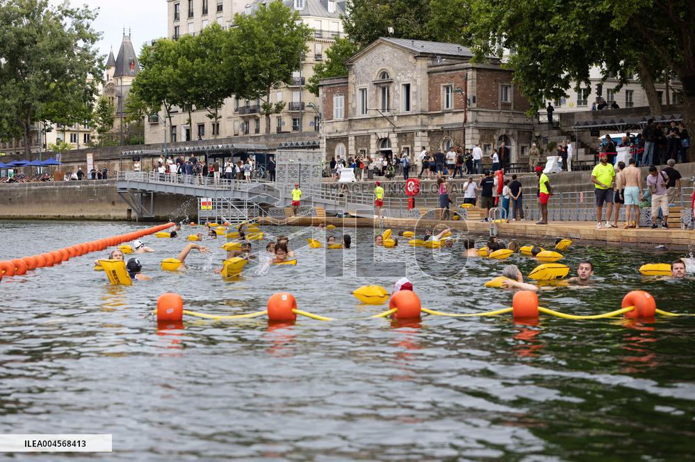 Opening day of the Pont Marie Seine bathing site - Paris RL
