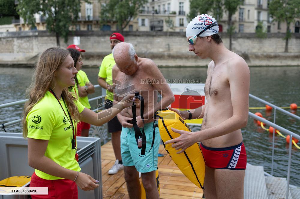 Opening day of the Pont Marie Seine bathing site - Paris RL