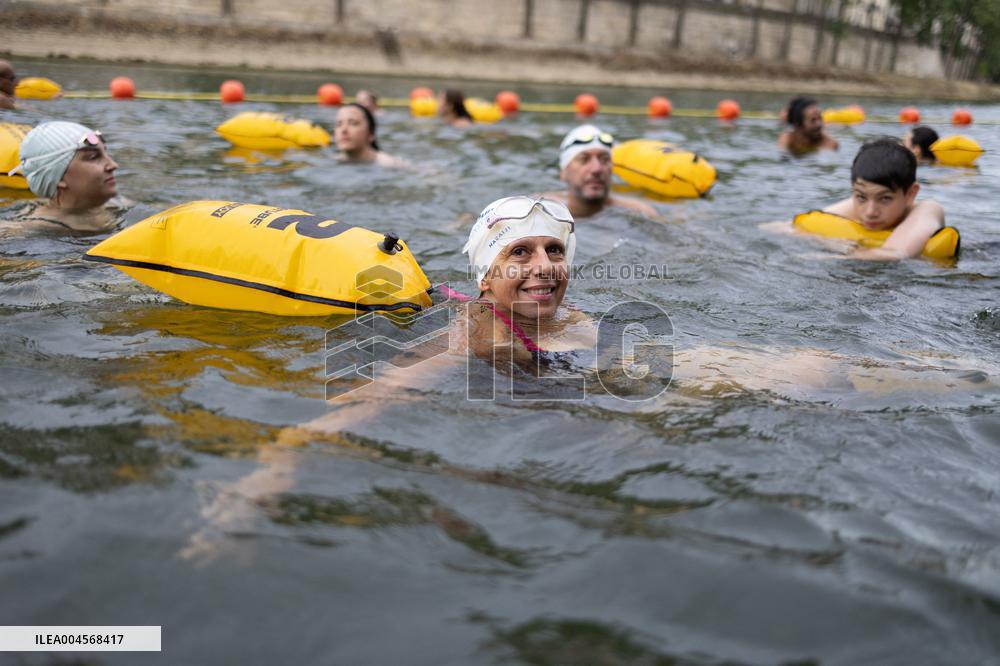 Opening day of the Pont Marie Seine bathing site - Paris RL