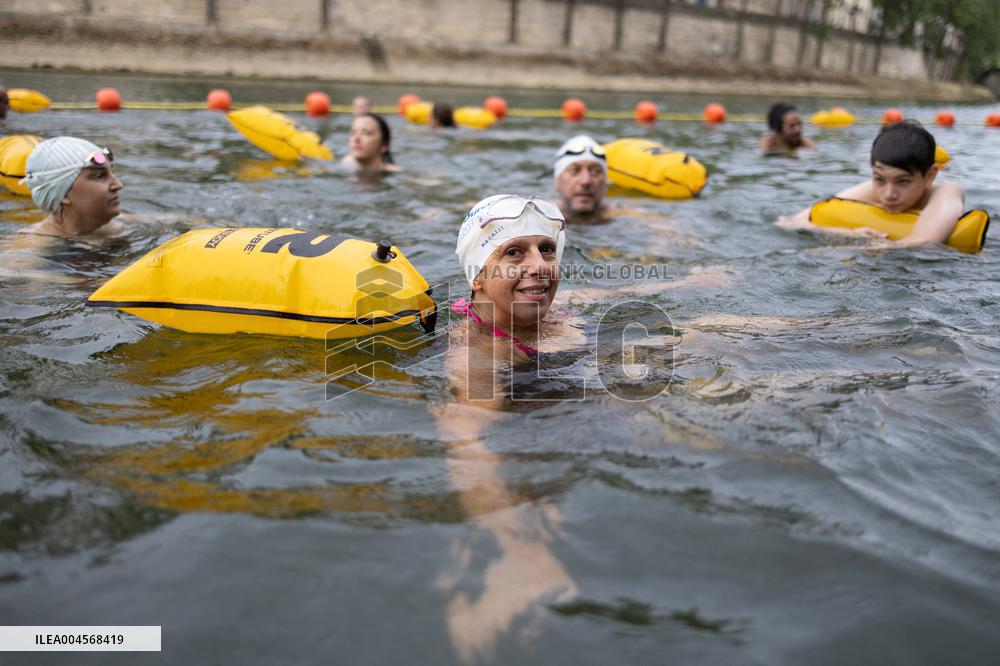 Opening day of the Pont Marie Seine bathing site - Paris RL