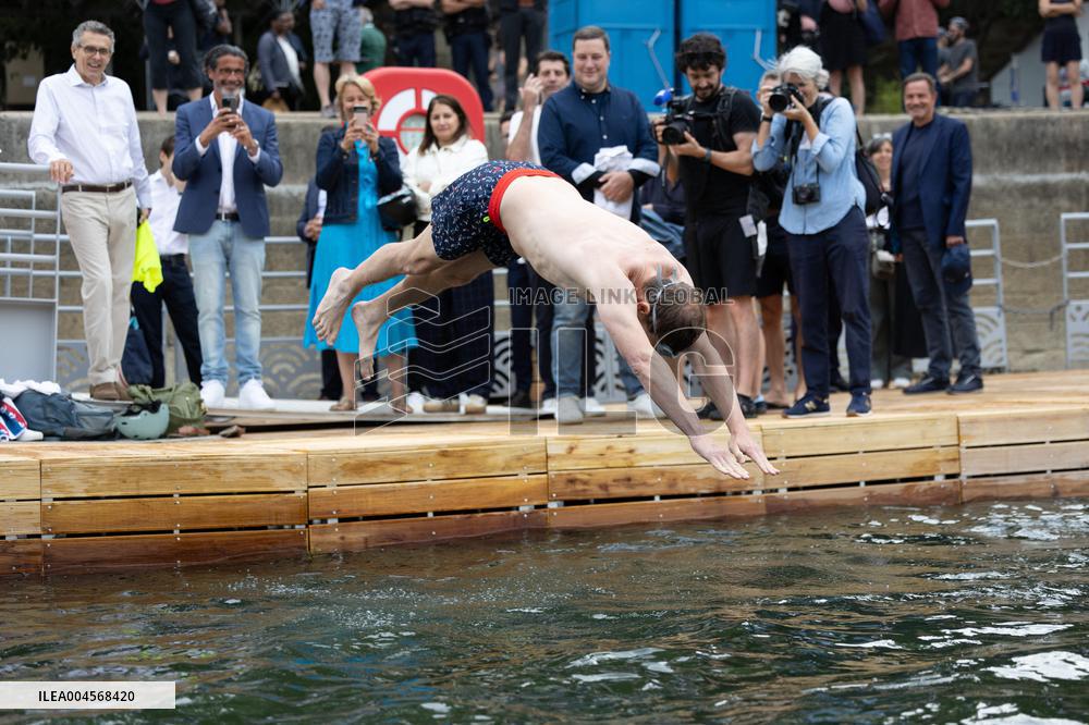 Opening day of the Pont Marie Seine bathing site - Paris RL
