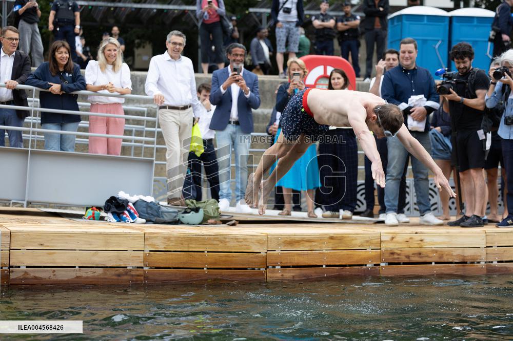 Opening day of the Pont Marie Seine bathing site - Paris RL