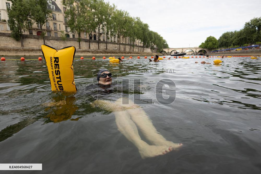 Opening day of the Pont Marie Seine bathing site - Paris RL