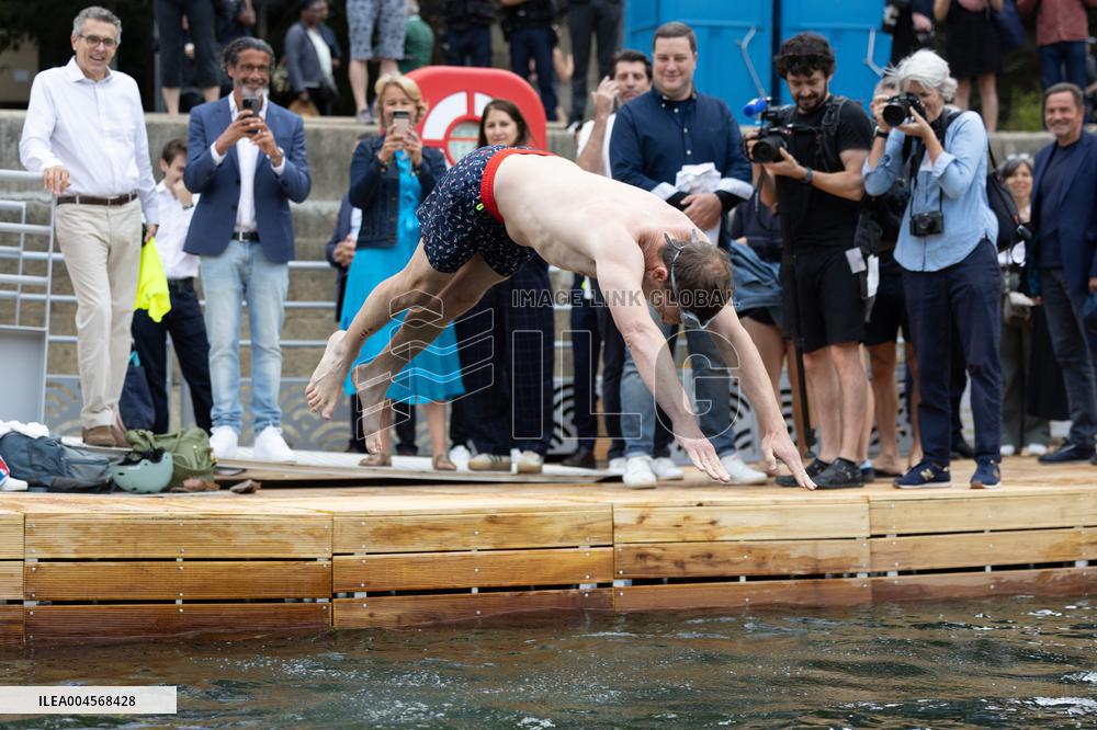 Opening day of the Pont Marie Seine bathing site - Paris RL