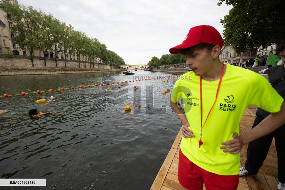 Opening day of the Pont Marie Seine bathing site - Paris RL