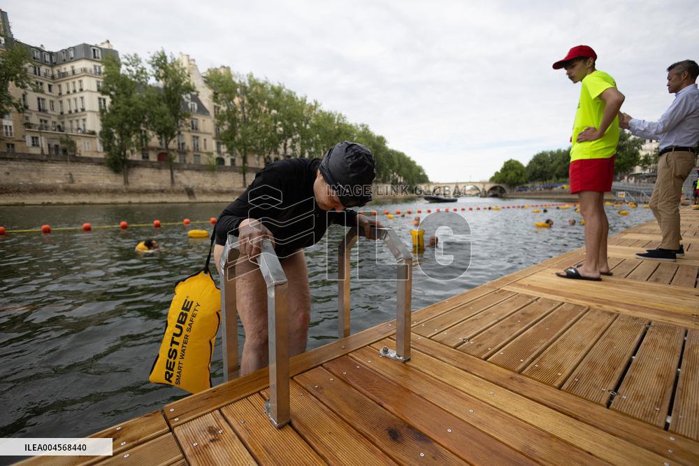 Opening day of the Pont Marie Seine bathing site - Paris RL
