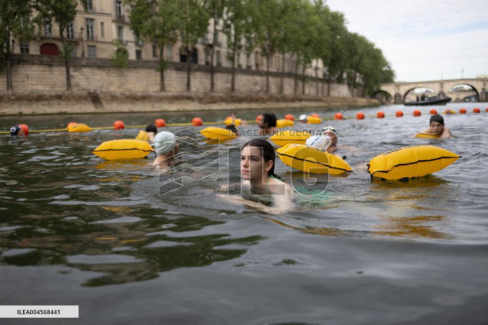 Opening day of the Pont Marie Seine bathing site - Paris RL