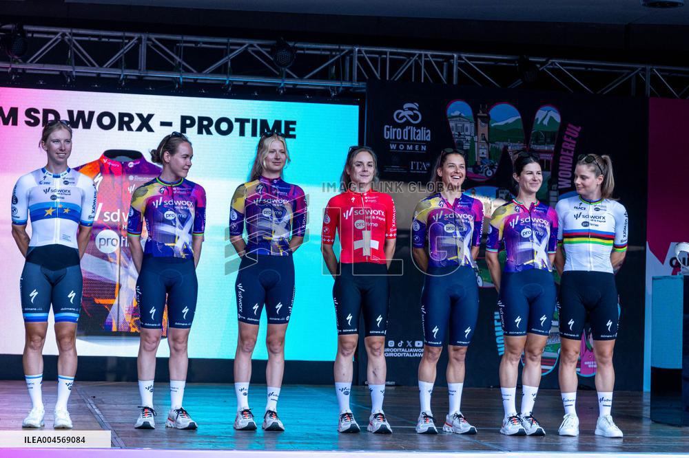 CICLISMO - Giro d'Italia - Giro d'Italia Women - Team Presentation