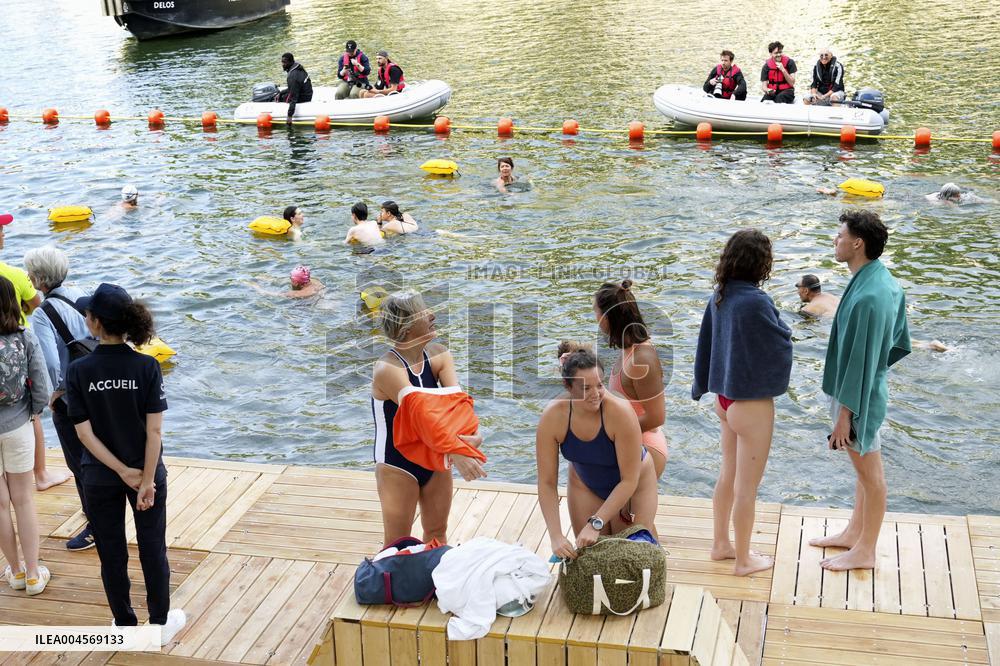 Public swimming in River Seine