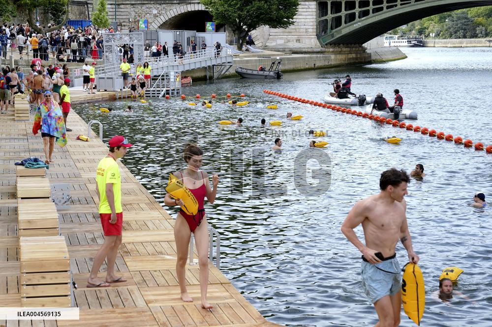 Public swimming in River Seine