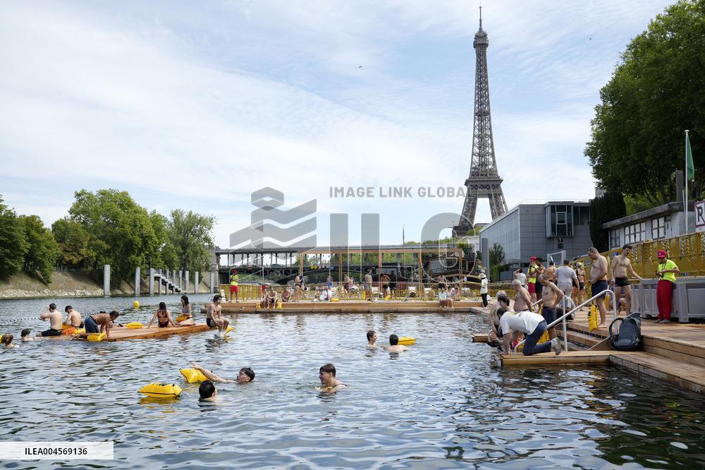 Public swimming in River Seine