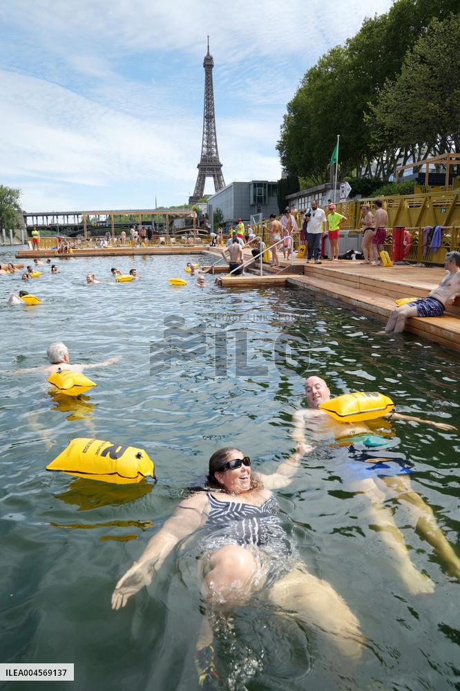 Public swimming in River Seine