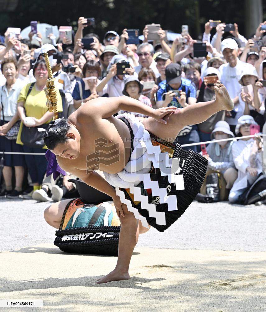 Ring-entering rite at shrine in Nagoya